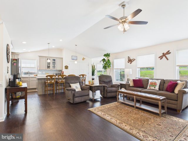 185 TWICKENHAM DR, Martinsburg, WV 25403