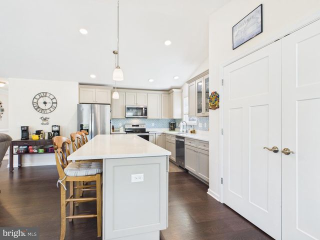 185 TWICKENHAM DR, Martinsburg, WV 25403