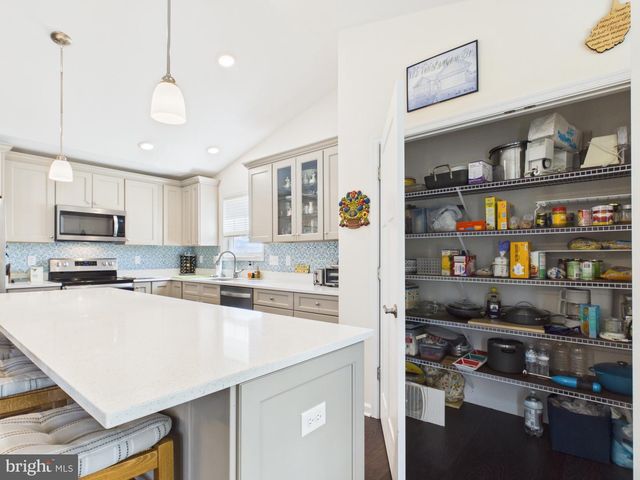 185 TWICKENHAM DR, Martinsburg, WV 25403