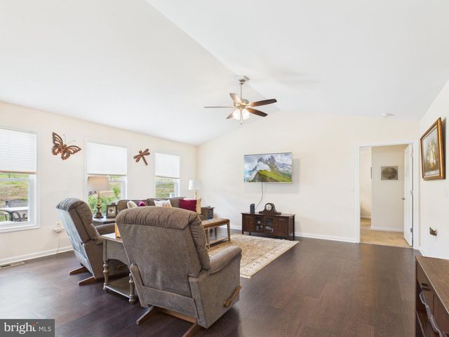 185 TWICKENHAM DR, Martinsburg, WV 25403
