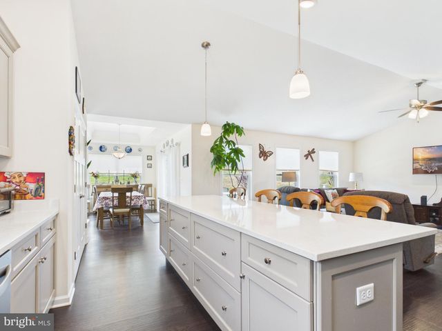 185 TWICKENHAM DR, Martinsburg, WV 25403