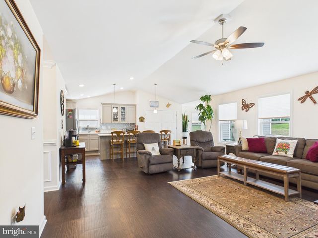 185 TWICKENHAM DR, Martinsburg, WV 25403