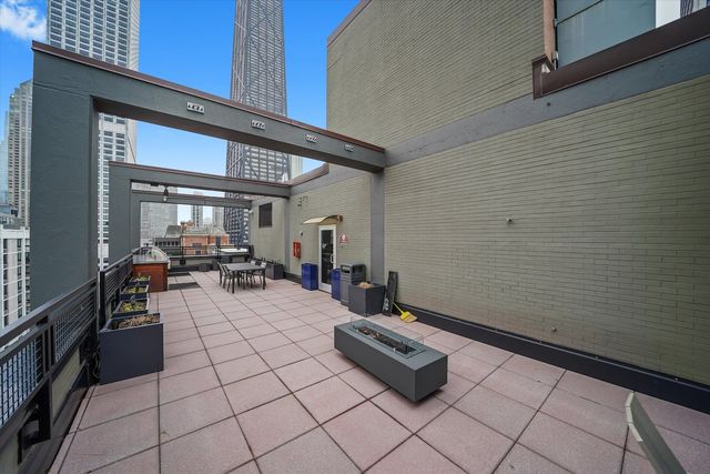 247 E Chestnut Street 502, Chicago, IL 60611
