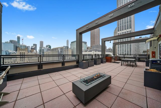 247 E Chestnut Street 502, Chicago, IL 60611