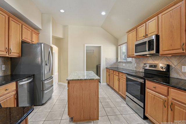 112 Storm Mountain Rd, Cibolo, TX 78108