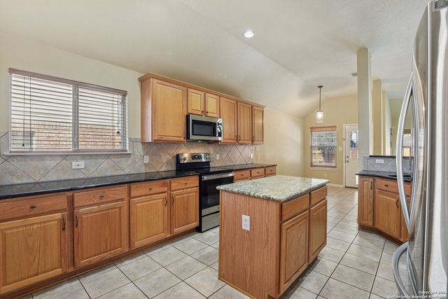 112 Storm Mountain Rd, Cibolo, TX 78108