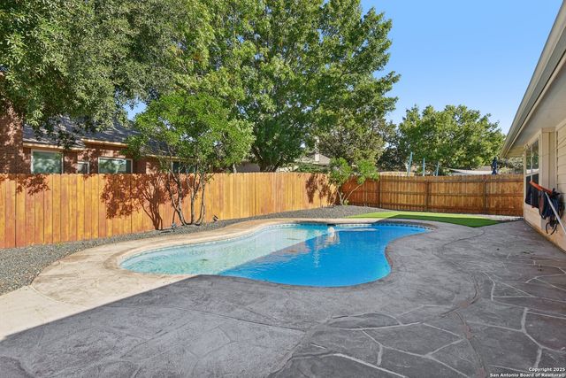 112 Storm Mountain Rd, Cibolo, TX 78108