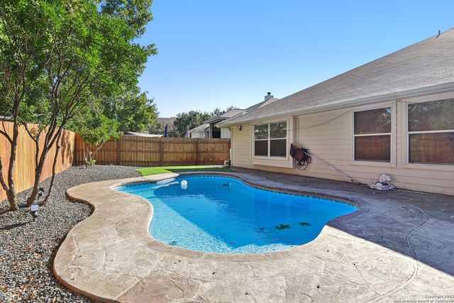 112 Storm Mountain Rd, Cibolo, TX 78108