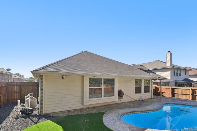 112 Storm Mountain Rd, Cibolo, TX 78108