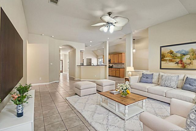 112 Storm Mountain Rd, Cibolo, TX 78108