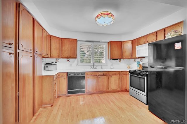 4751 Brentwood Drive, Clarence, NY 14221