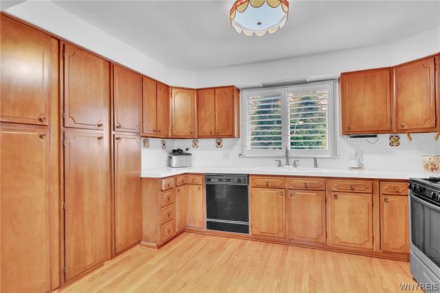 4751 Brentwood Drive, Clarence, NY 14221
