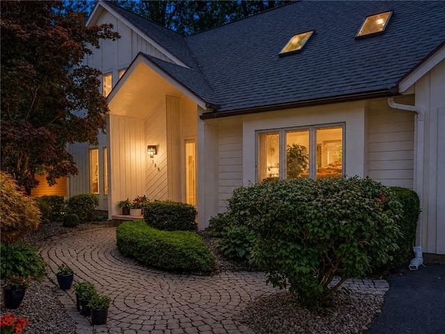 180 Brush Creek Drive, Greece, NY 14612