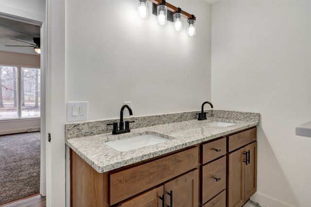 3526 W Farm Road 88, Springfield, MO 65803