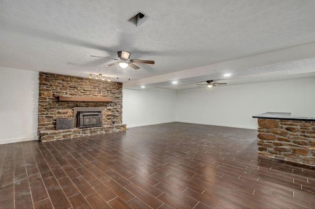 3526 W Farm Road 88, Springfield, MO 65803