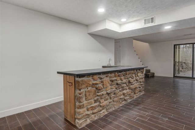 3526 W Farm Road 88, Springfield, MO 65803