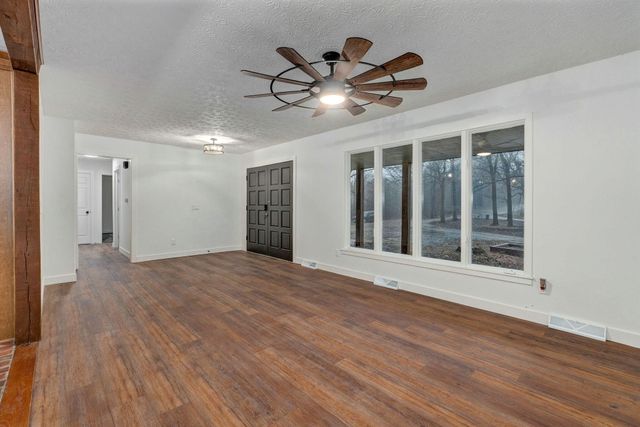 3526 W Farm Road 88, Springfield, MO 65803