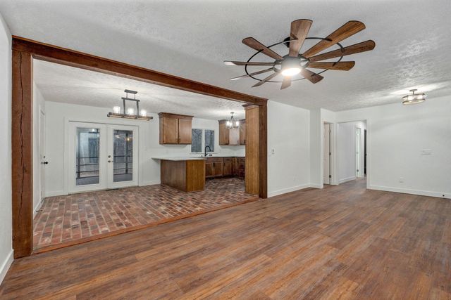 3526 W Farm Road 88, Springfield, MO 65803