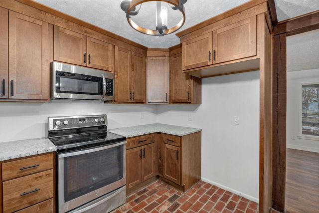 3526 W Farm Road 88, Springfield, MO 65803