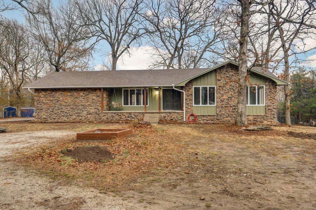3526 W Farm Road 88, Springfield, MO 65803