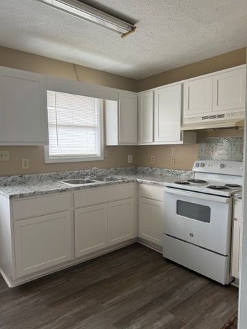 306 Thompsonville Ln Unit 905, Oak Grove, KY 42262