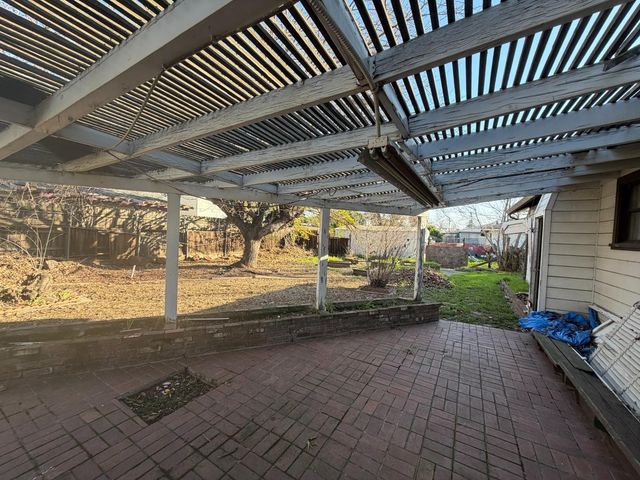 6313 Ring Dr, Sacramento, CA 95824