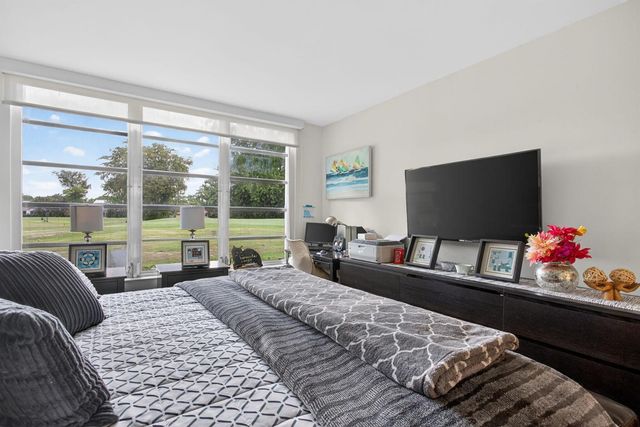 901 W Cypress Lane 103, Pompano Beach, FL 33069