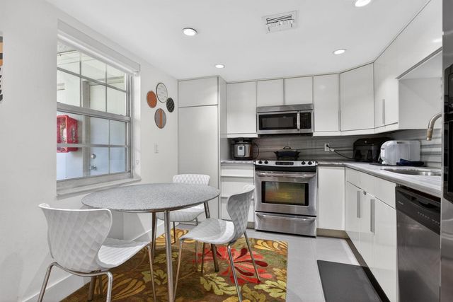 901 W Cypress Lane 103, Pompano Beach, FL 33069