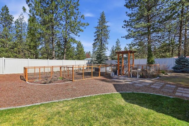 17404 Springview Ln, Nine Mile Falls, WA 99026