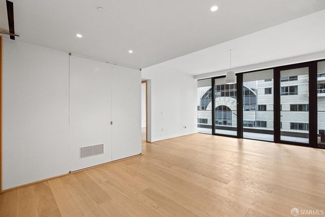 1 Steuart Lane 1605, San Francisco, CA 94105