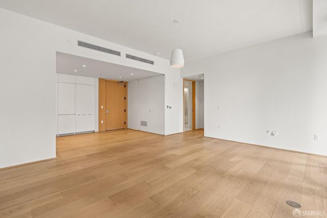 1 Steuart Lane 1605, San Francisco, CA 94105