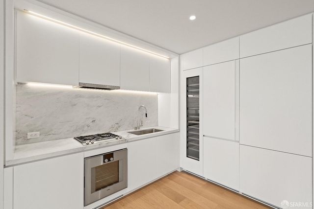 1 Steuart Lane 1605, San Francisco, CA 94105