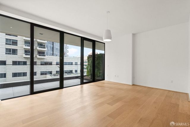 1 Steuart Lane 1605, San Francisco, CA 94105