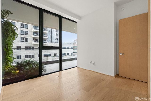 1 Steuart Lane 1605, San Francisco, CA 94105