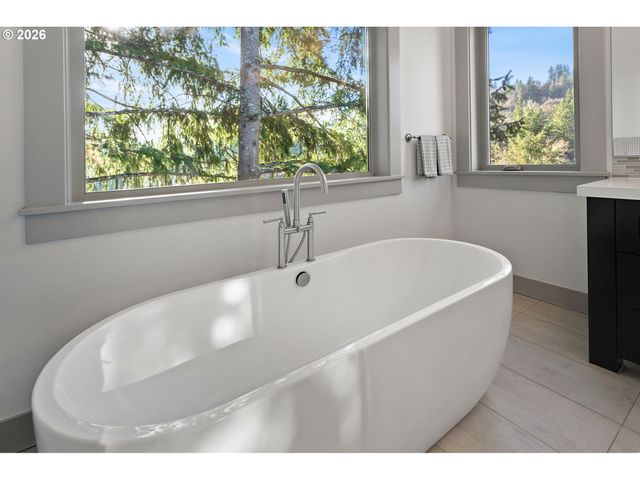 1267 EVAH Ln, West Linn, OR 97068