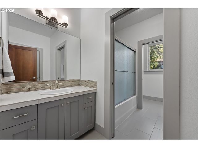 1267 EVAH Ln, West Linn, OR 97068