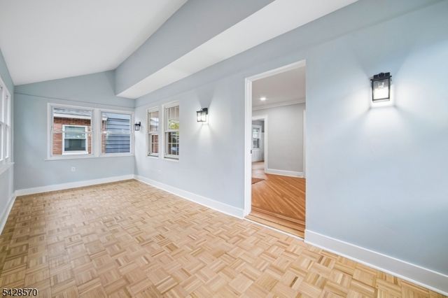 45 Leslie St, East Orange City, NJ 07017