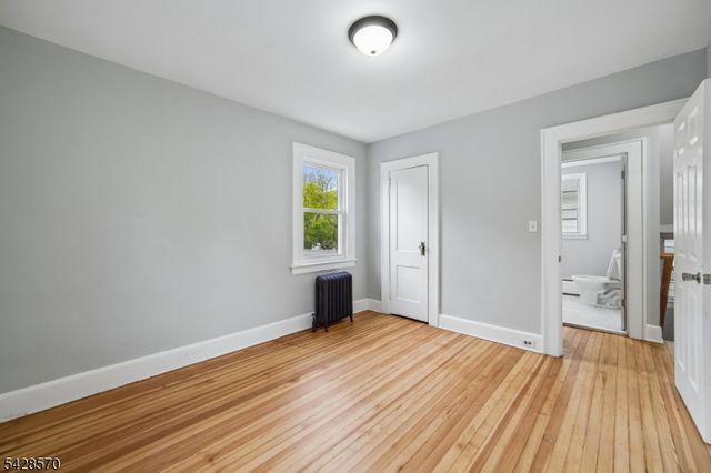 45 Leslie St, East Orange City, NJ 07017