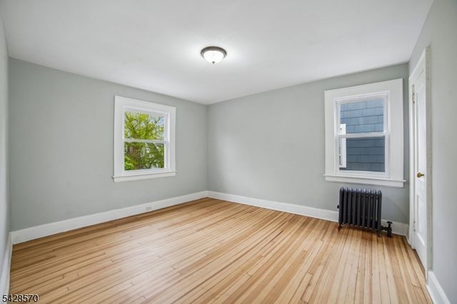 45 Leslie St, East Orange City, NJ 07017