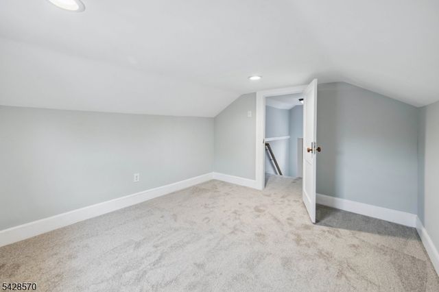 45 Leslie St, East Orange City, NJ 07017