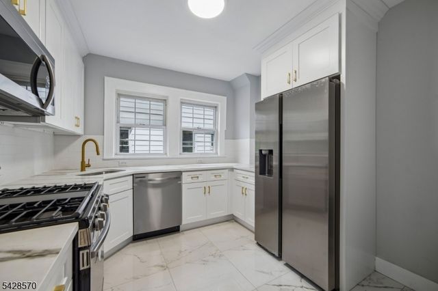 45 Leslie St, East Orange City, NJ 07017