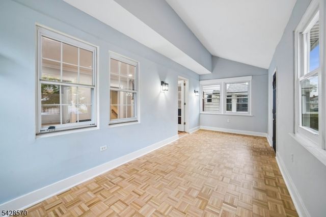 45 Leslie St, East Orange City, NJ 07017