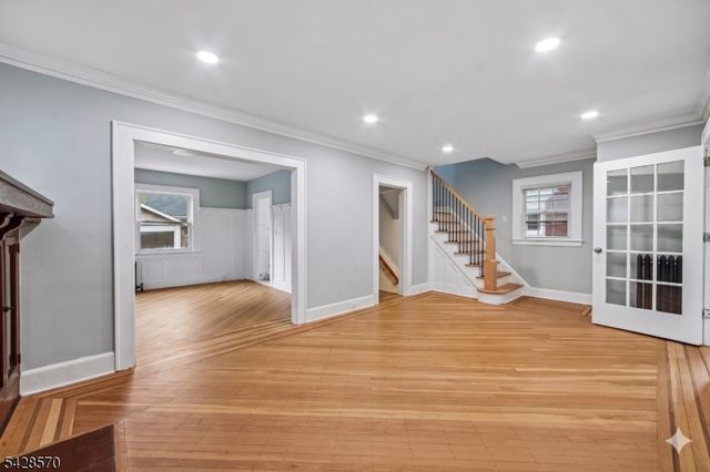 45 Leslie St, East Orange City, NJ 07017