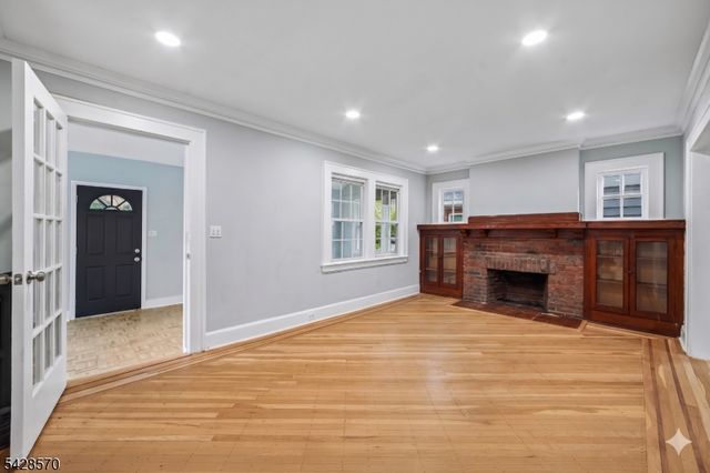45 Leslie St, East Orange City, NJ 07017