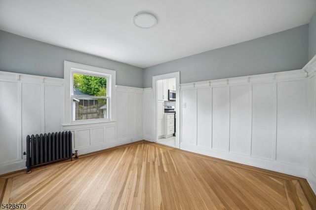 45 Leslie St, East Orange City, NJ 07017