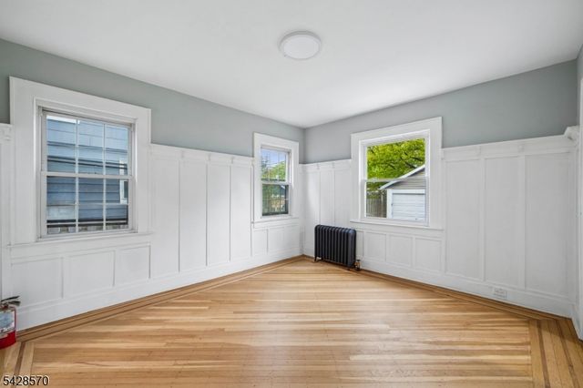 45 Leslie St, East Orange City, NJ 07017