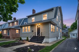 45 Leslie St, East Orange City, NJ 07017