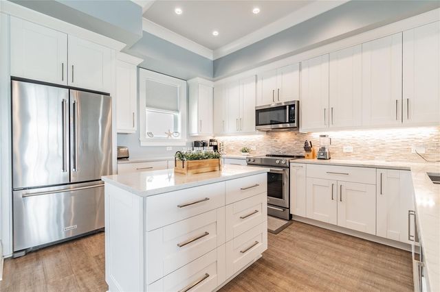 164 BRIGHTWATER DRIVE 2, Clearwater Beach, FL 33767