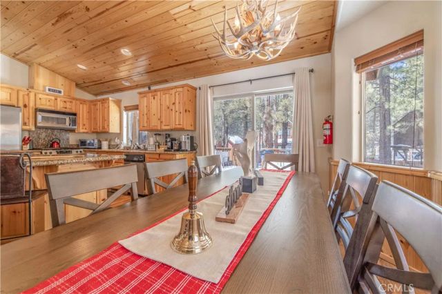 424 Mountainaire Lane, Big Bear Lake, CA 92315