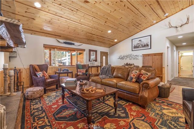 424 Mountainaire Lane, Big Bear Lake, CA 92315